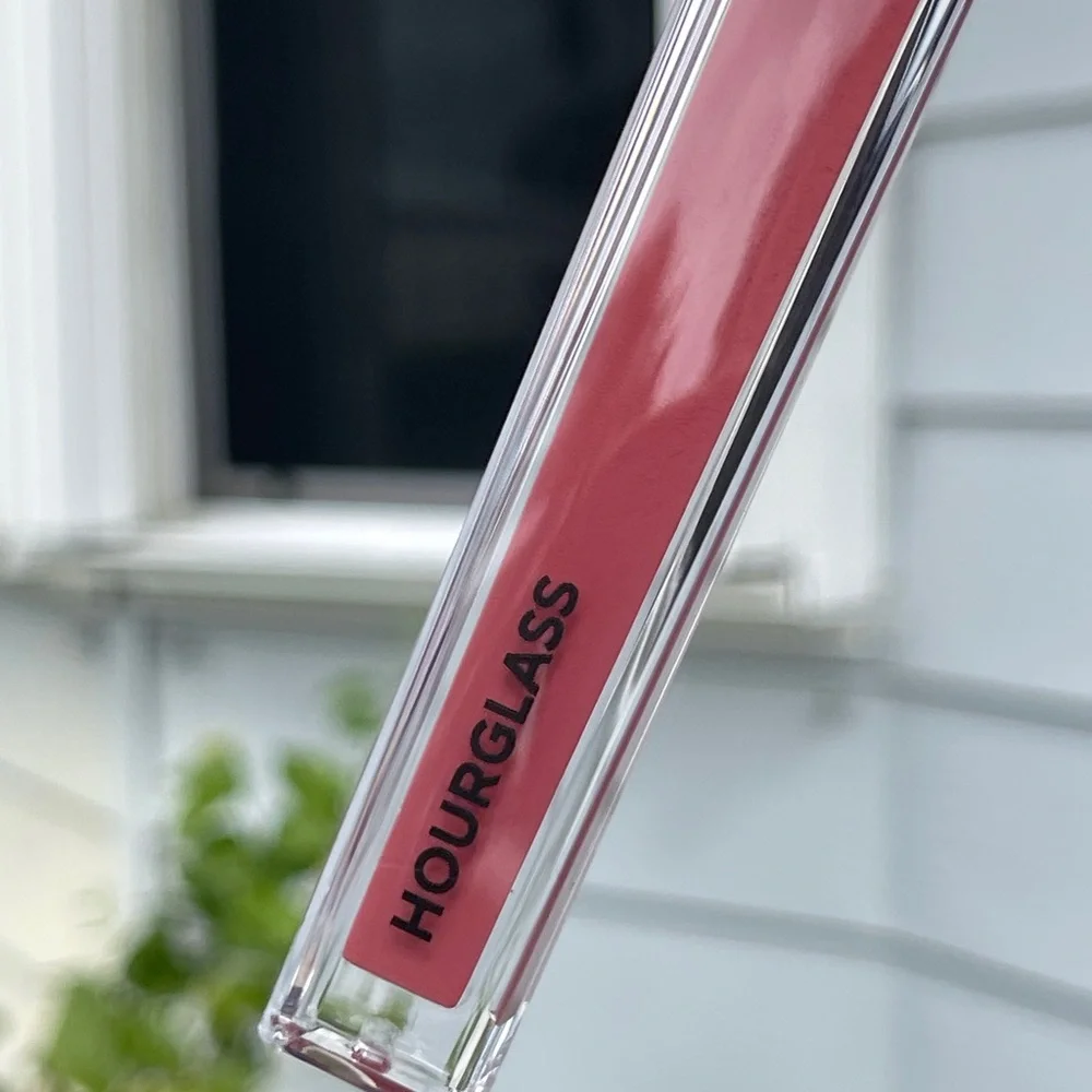 HOURGLASS Unreal High Shine Volumizing LipGloss In Canvas 610(True Rose) - Picture 3 of 11